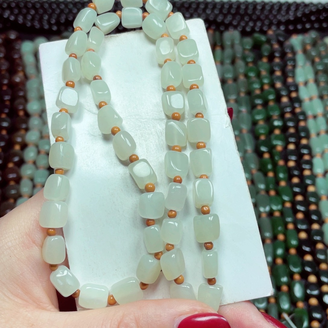 和田玉颈饰未镶嵌