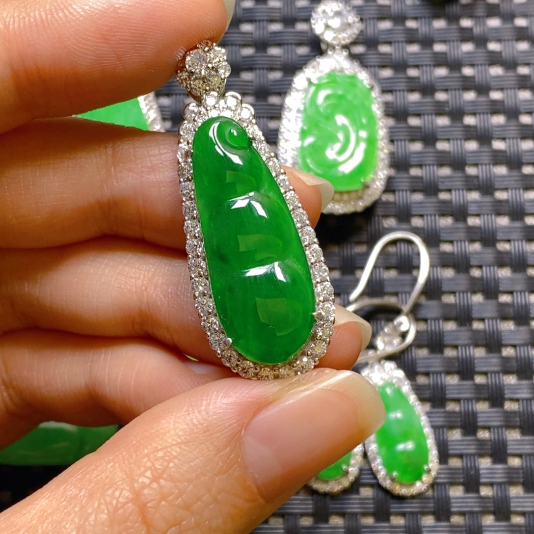 翡翠颈饰银S925镶嵌吊坠