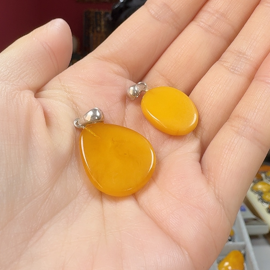 蜜蜡银S925镶嵌颈饰吊坠一组