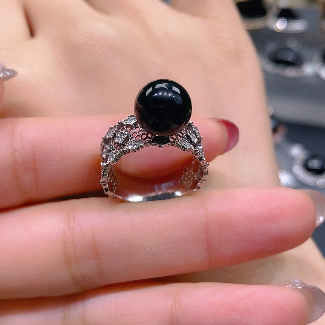 翡翠戒指18K金镶嵌戒指