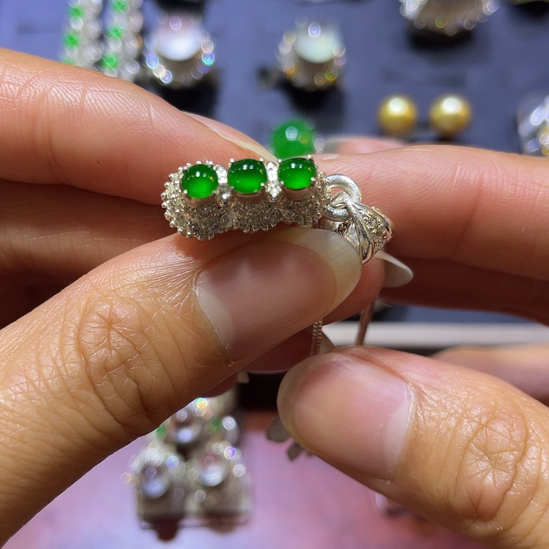 定制翡翠未镶嵌吊坠