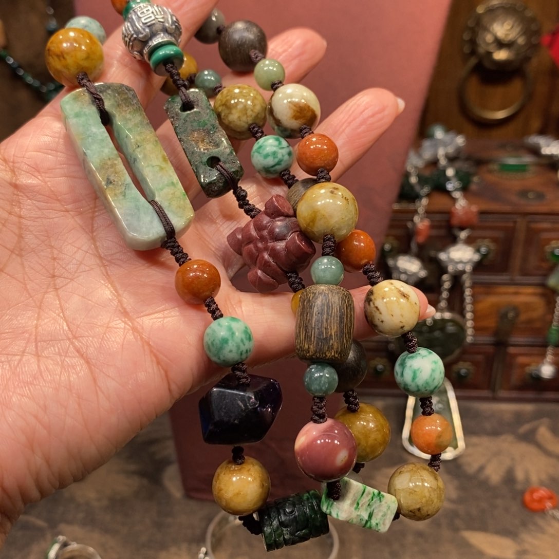 翡翠吊坠(赠链)未镶嵌