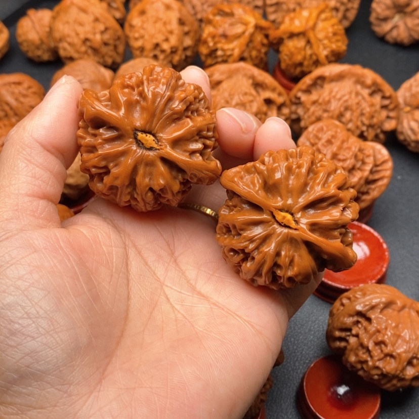 【闪购商品】文玩核桃把件46宫灯