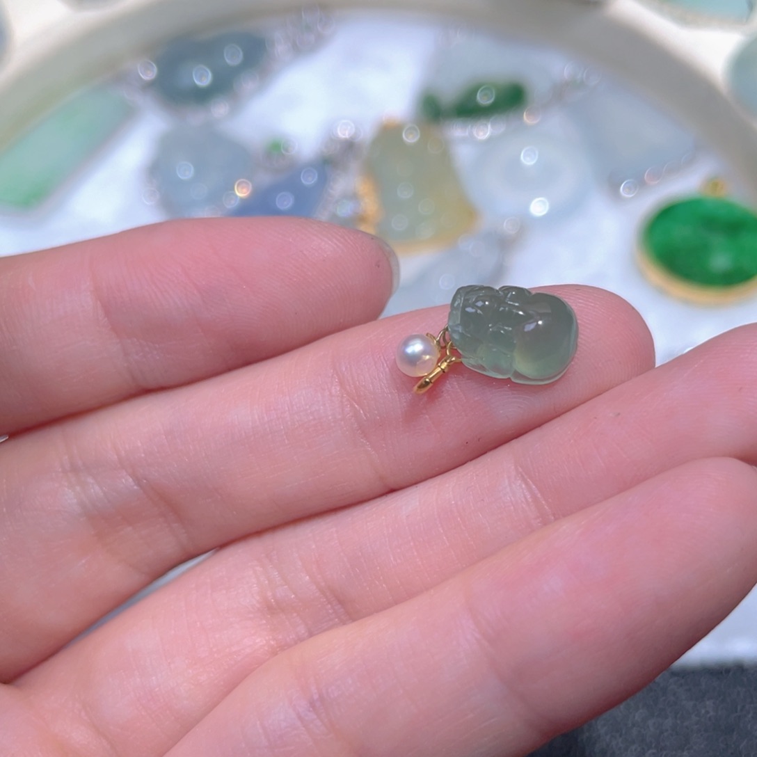 翡翠18K金镶嵌颈饰翡翠