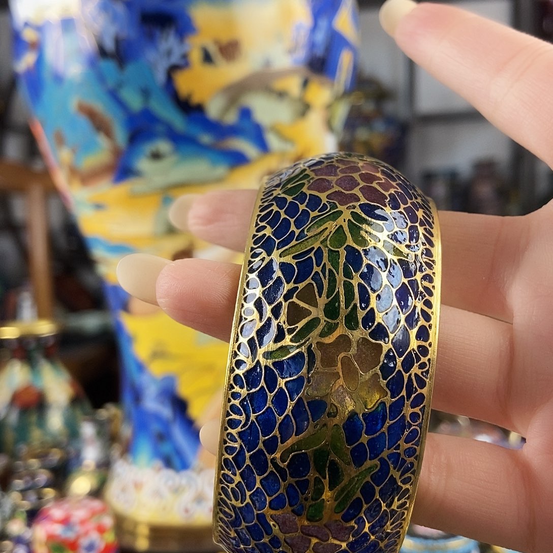 娜***妮铜景泰蓝宝蓝色宽脱胎镯