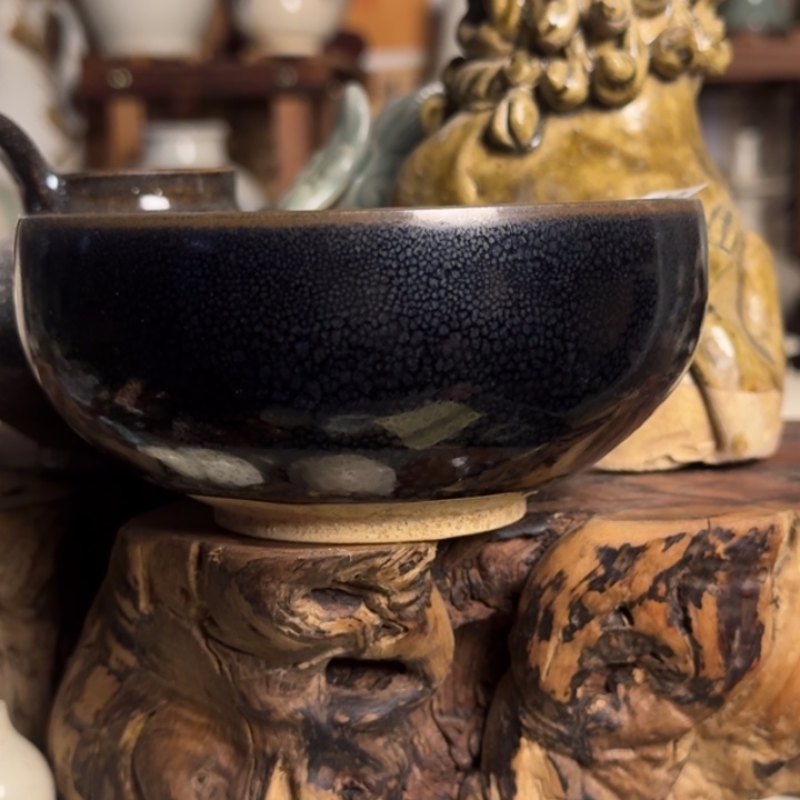 杯子瓷和**尘杯子漂亮