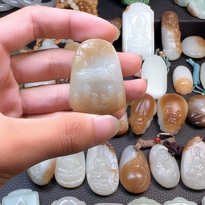 颈饰未镶嵌和田玉