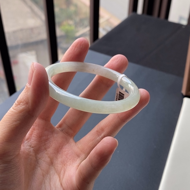 翡翠手镯未镶嵌小圆条