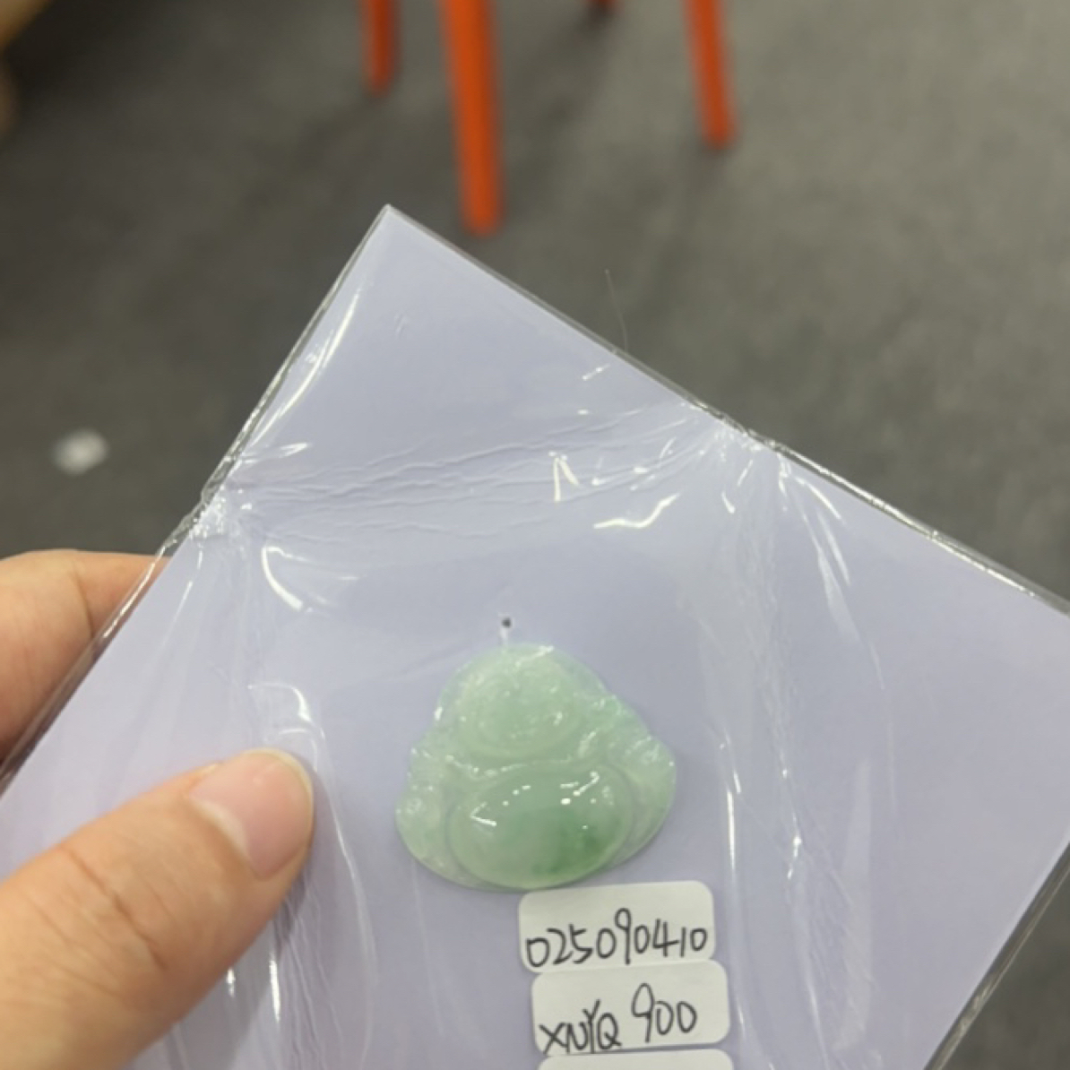 A货冰润淡绿色佛公挂件女款精美玉佛