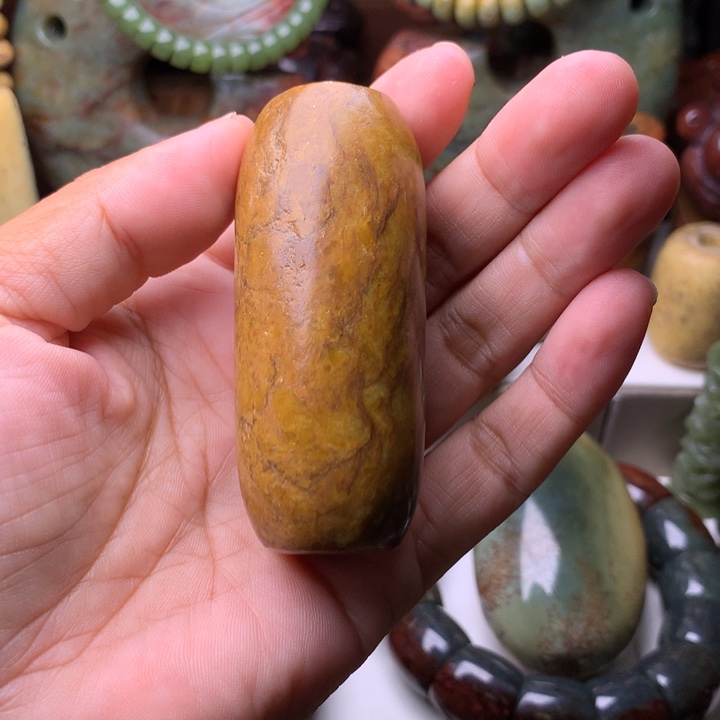 未镶嵌岫岩河磨玉（透闪石质玉）把件