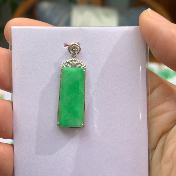 翡翠颈饰18K金镶嵌翡翠翡翠吊坠