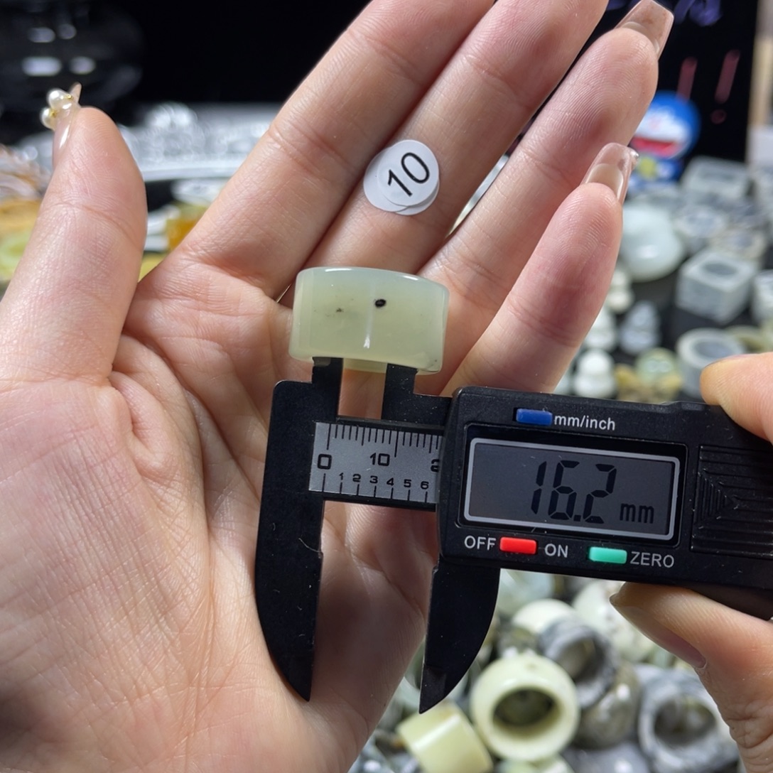 蛇纹石玉未镶嵌戒指