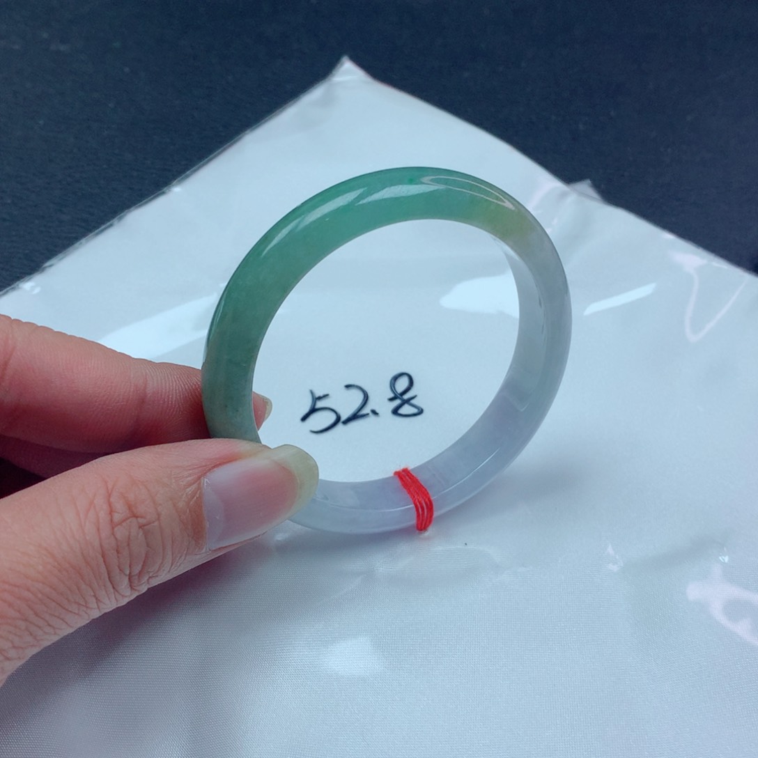 翡翠手镯未镶嵌翡翠手镯