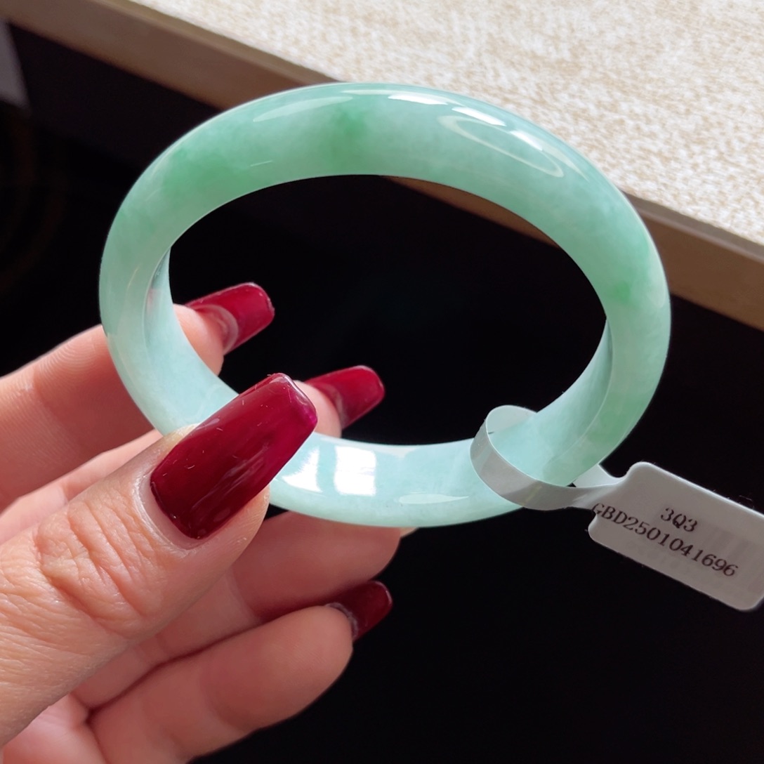 翡翠手镯未镶嵌手镯