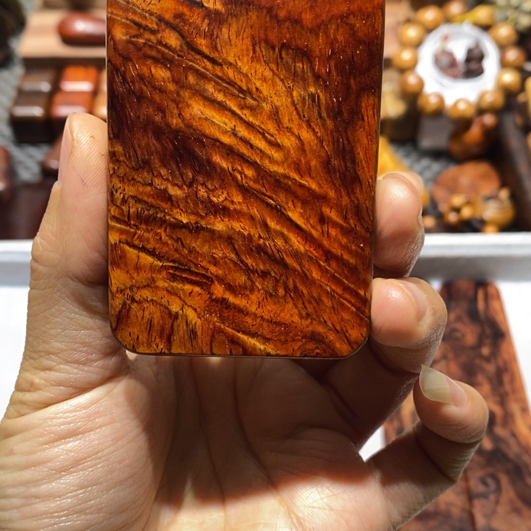 齐***胜微凹黄檀（南美大红酸枝）