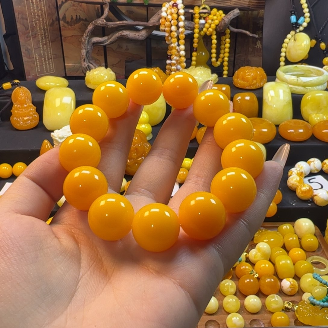 6***2鸡油黄满蜜色卡18手串一条