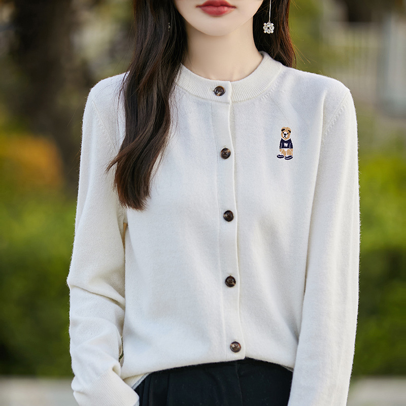 2024秋新款女士羊毛针织衫圆领开衫毛衣女小熊外套长袖韩版批