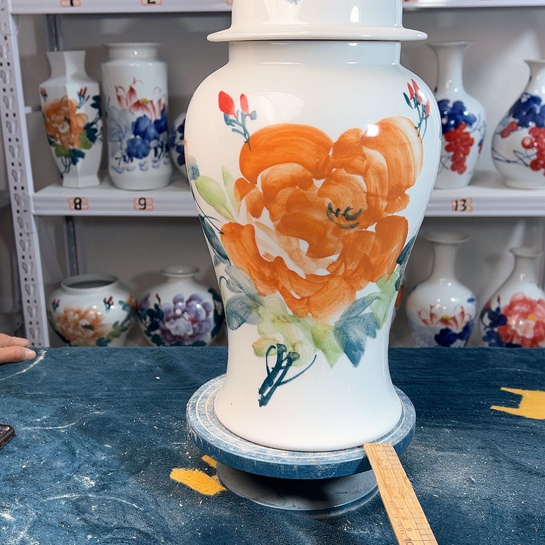 摆件景德镇陶瓷将黄牡