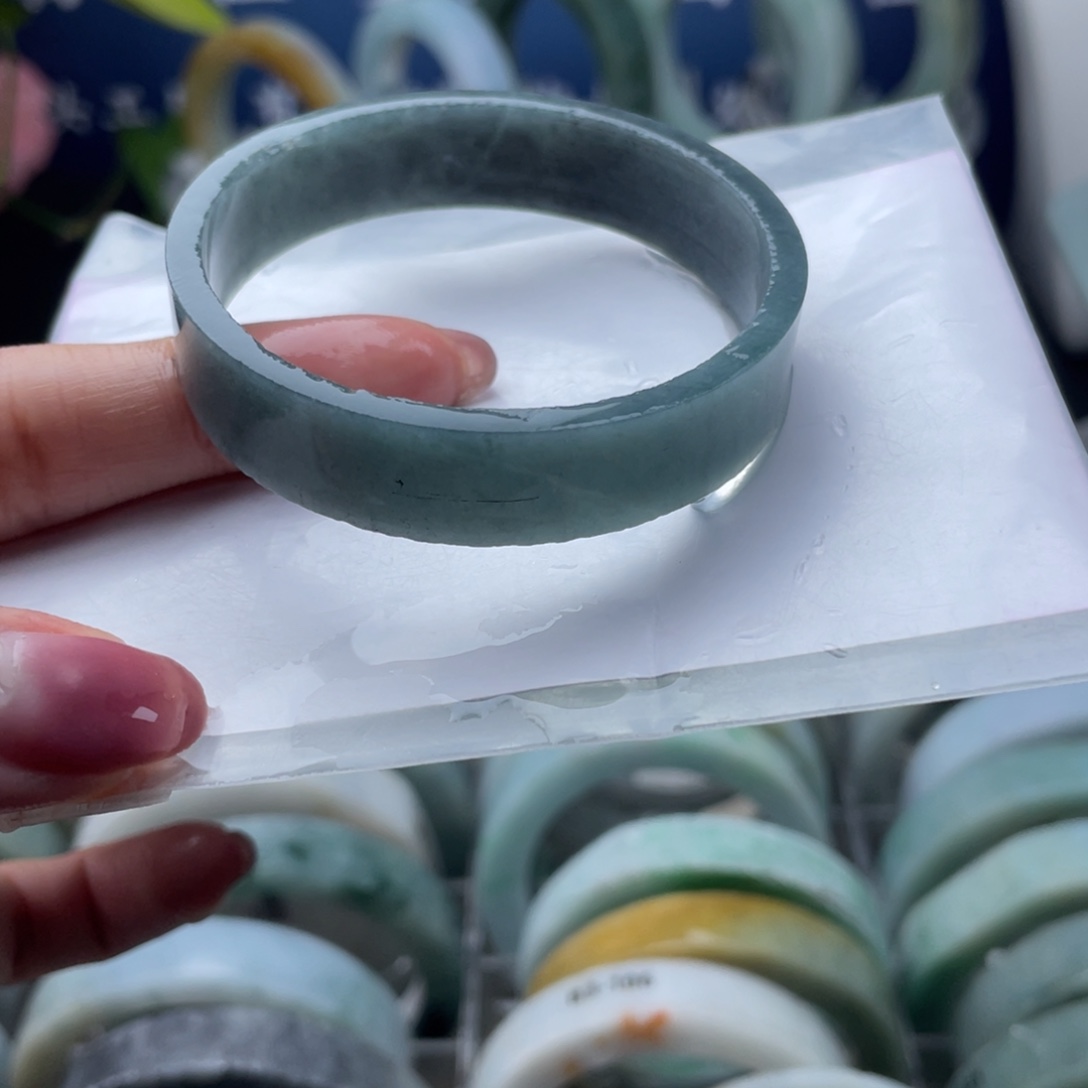 定制翡翠未镶嵌翡翠手镯