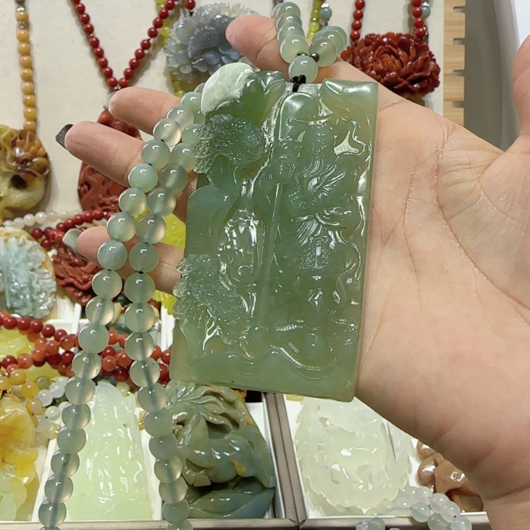 未镶嵌蛇纹石玉吊坠