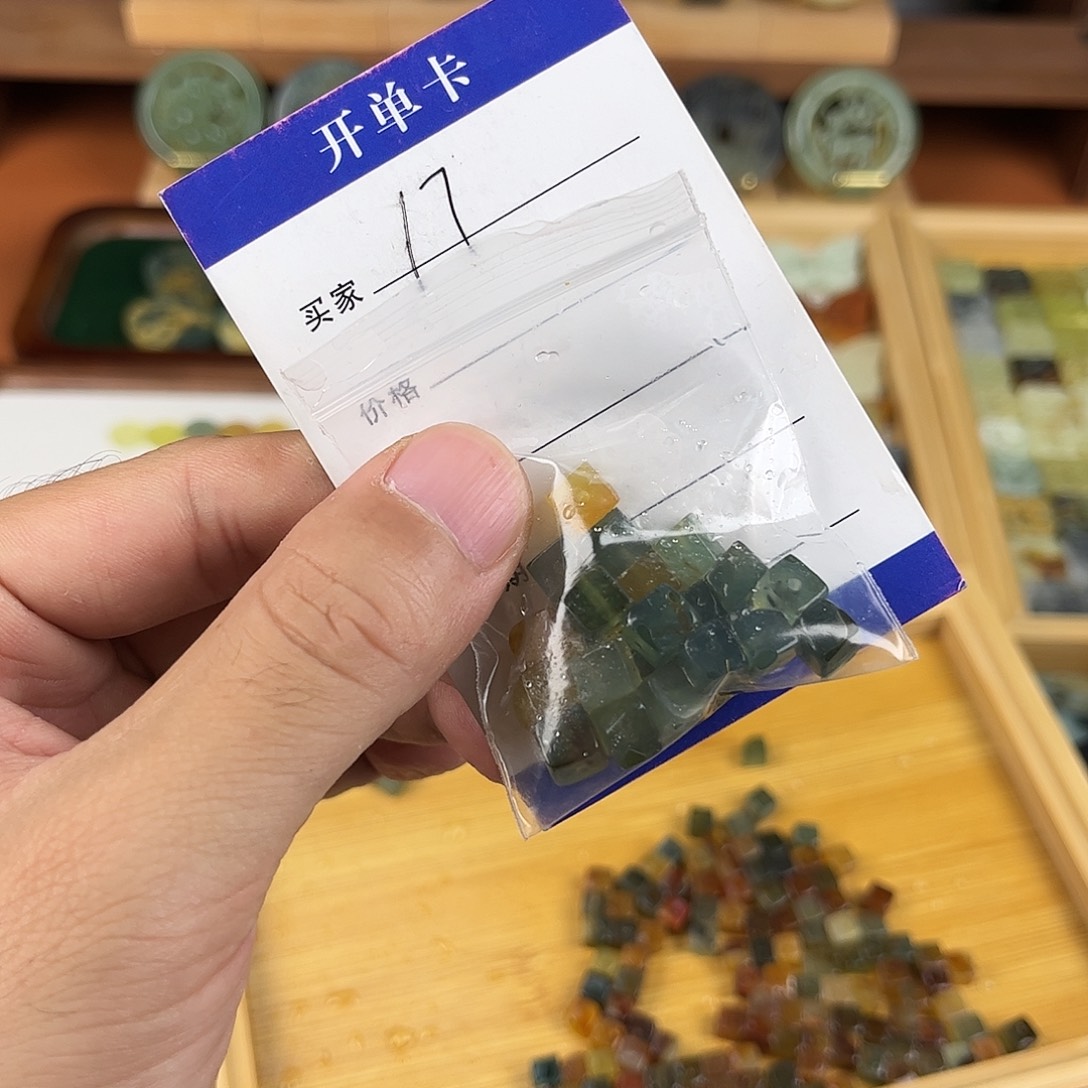 梦***溪蛇纹石玉未镶嵌颈饰