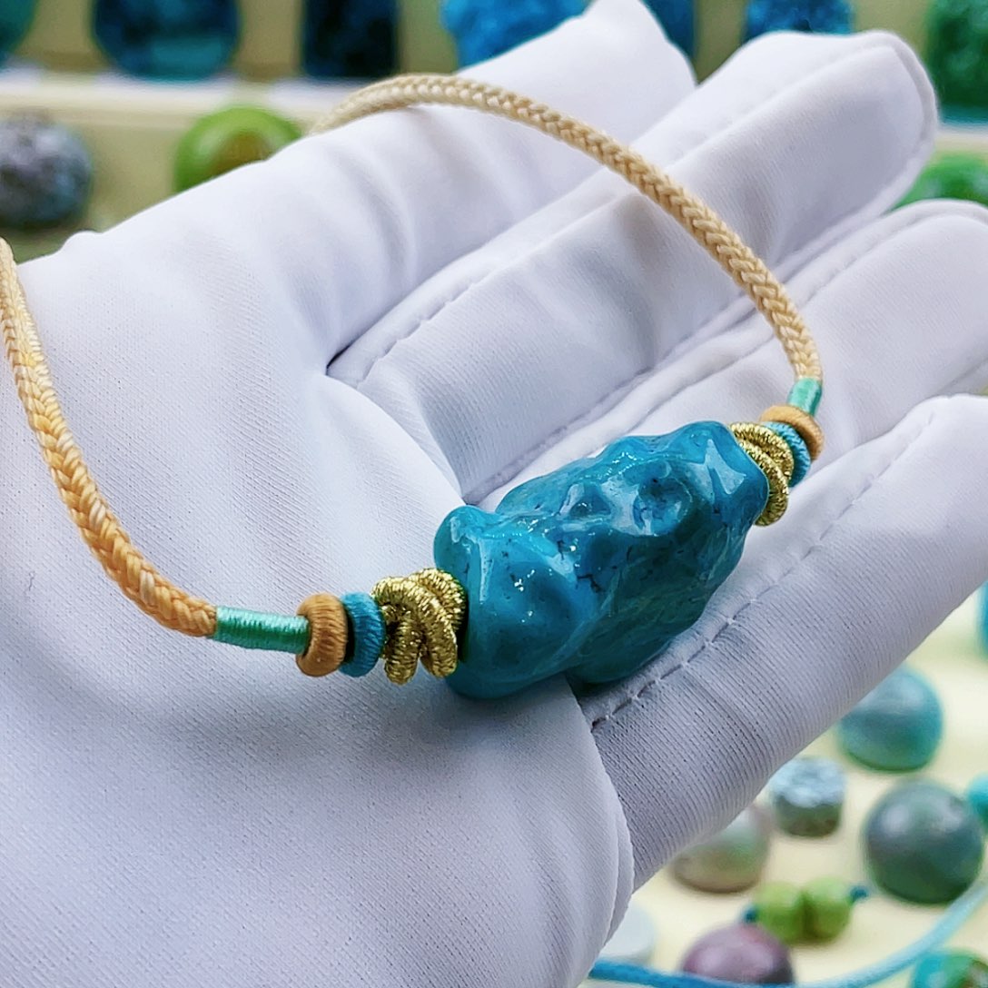 绿松石颈饰未镶嵌