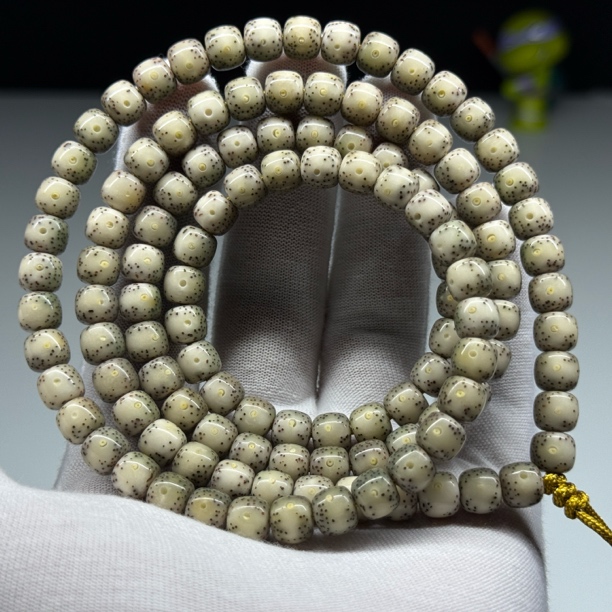 星月脖挂 8X7.2 正月一线留白老型桶108 同枝石玉糯冰润透料120粒