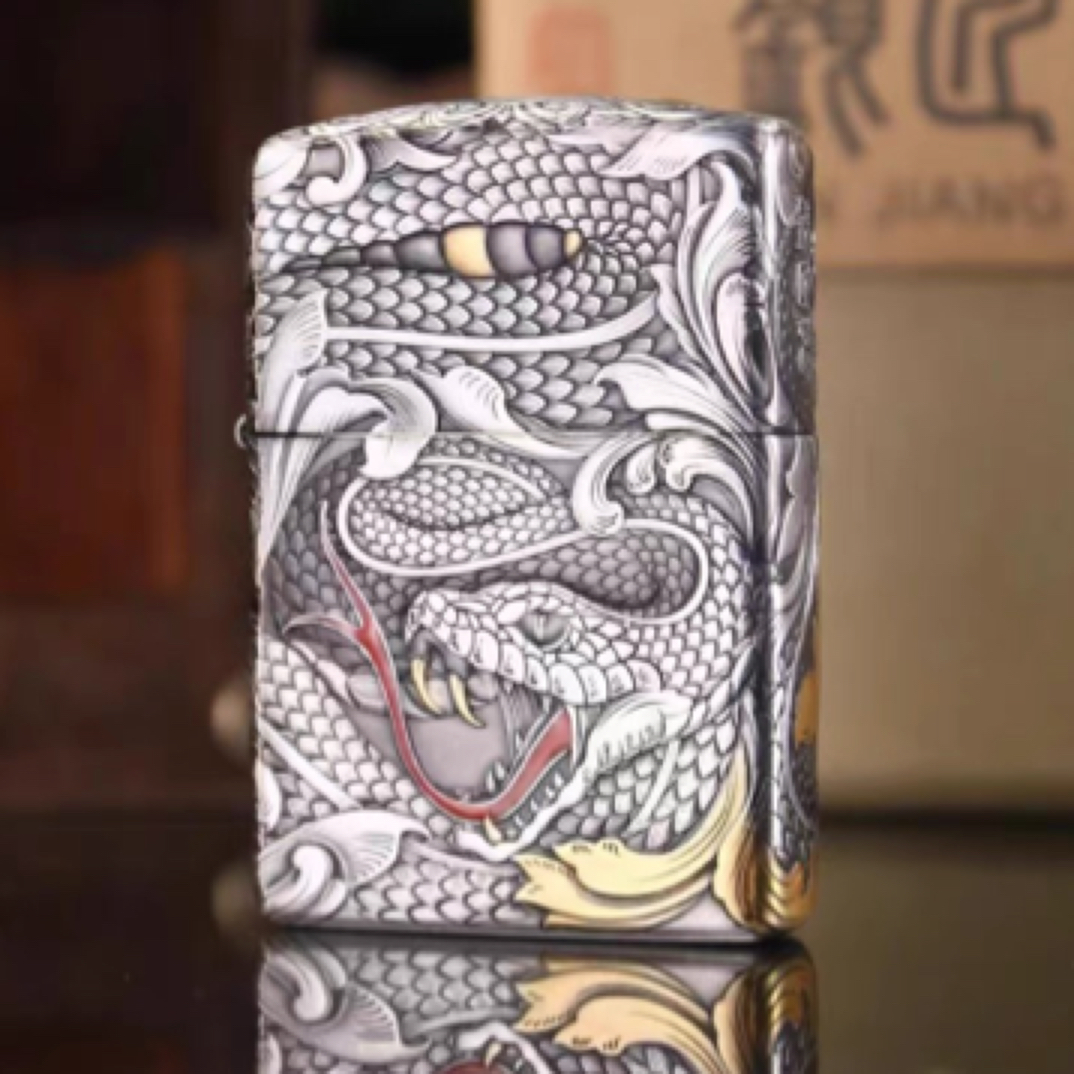 ZIPPO/之宝打火机XF银匠村盔甲腰缠万贯蛇DY9912DK