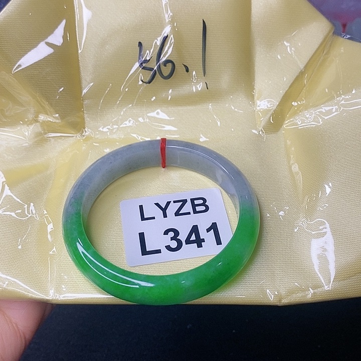 翡翠手镯未镶嵌丫*