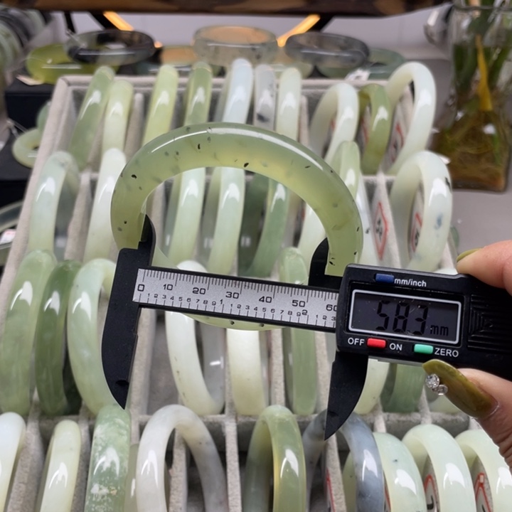 蛇纹石玉手镯未镶嵌67