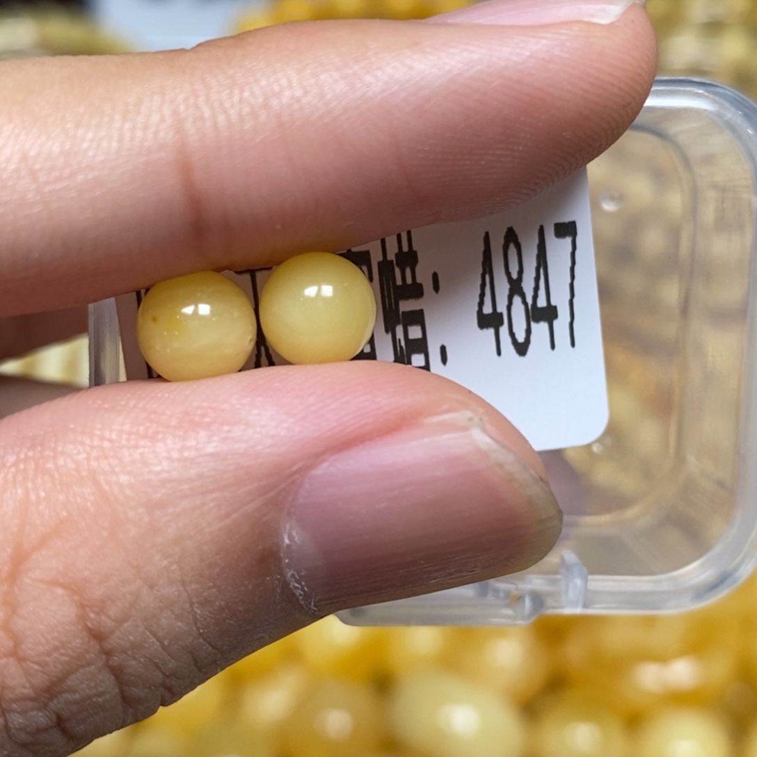 蜜蜡未镶嵌珠宝奇石4847