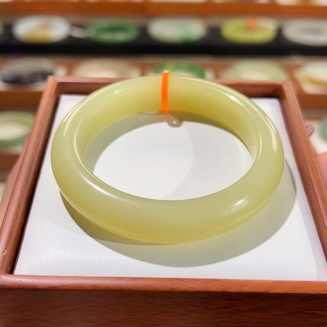 和田玉手镯未镶嵌宽胎黄口