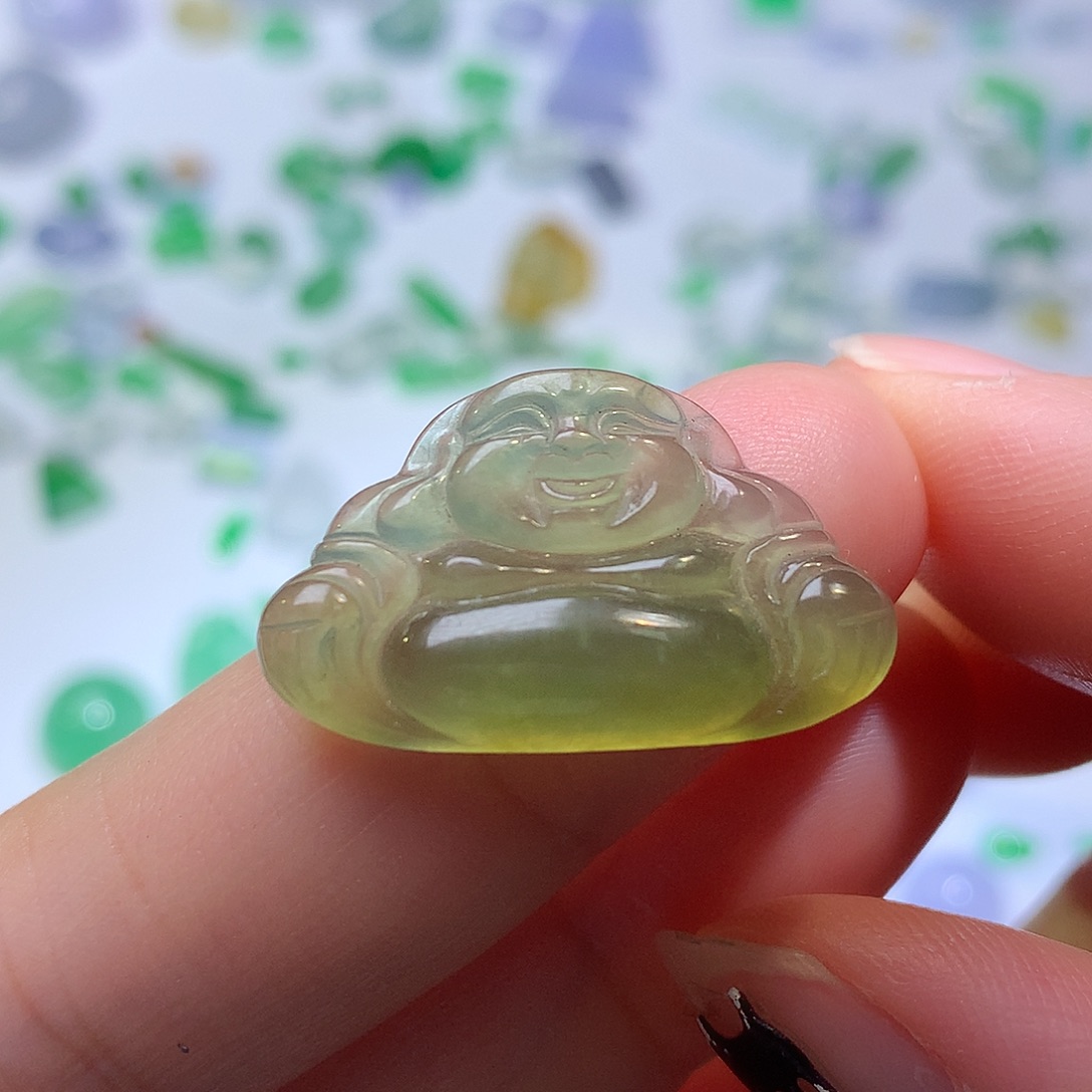 翡翠未镶嵌颈饰佛