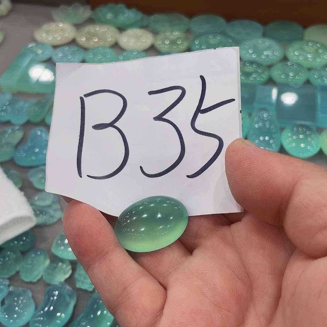 墨***彦蛇纹石玉未镶嵌颈饰