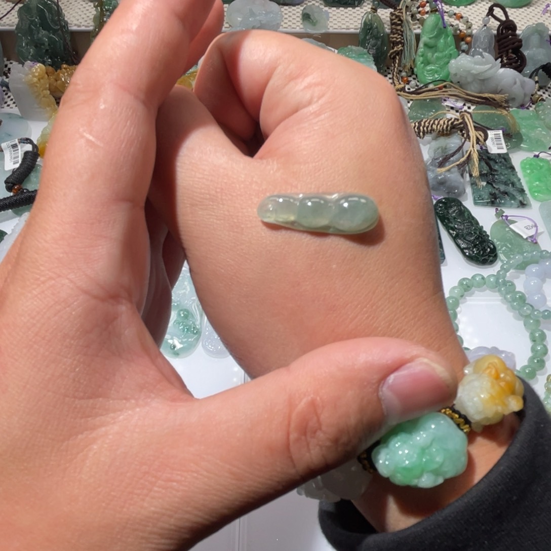 翡翠颈饰未镶嵌天然