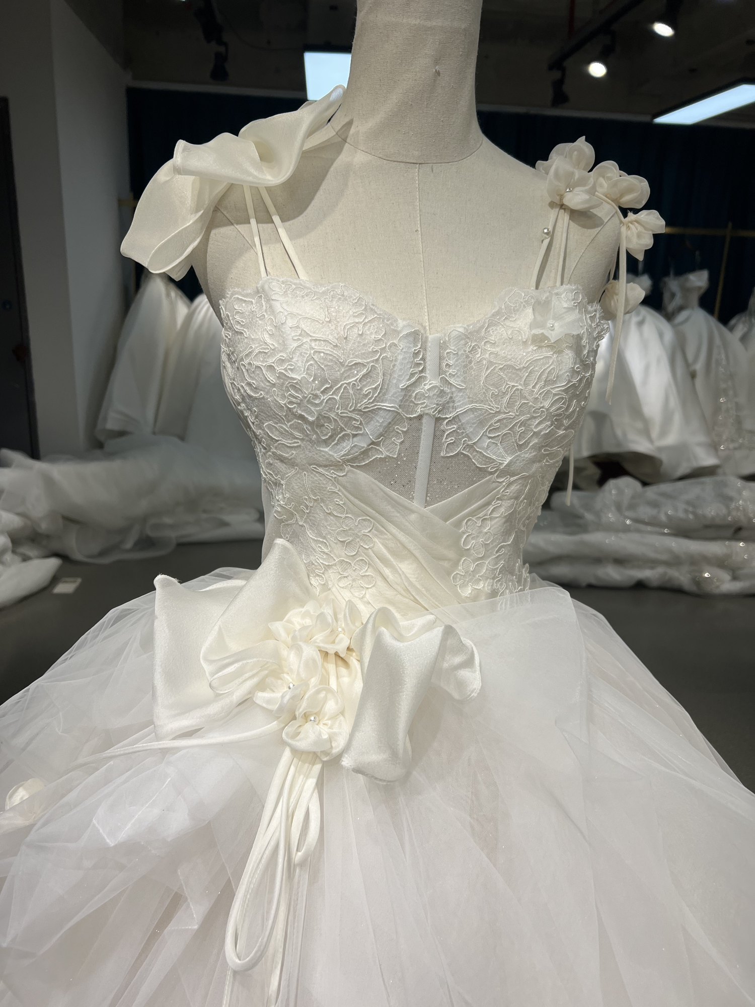 新款吊带齐地婚礼婚纱，户外婚礼，酒店婚礼均可