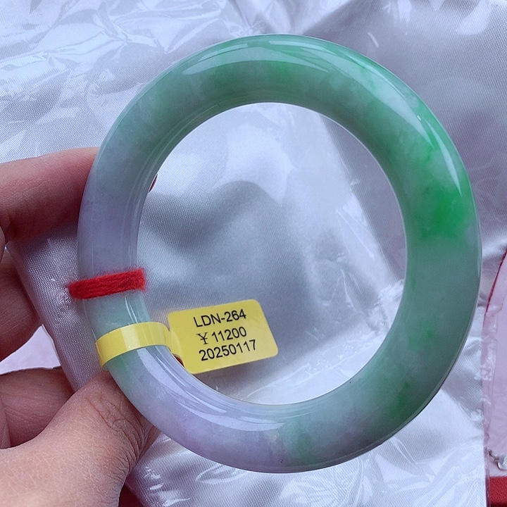 翡翠手镯未镶嵌翡翠