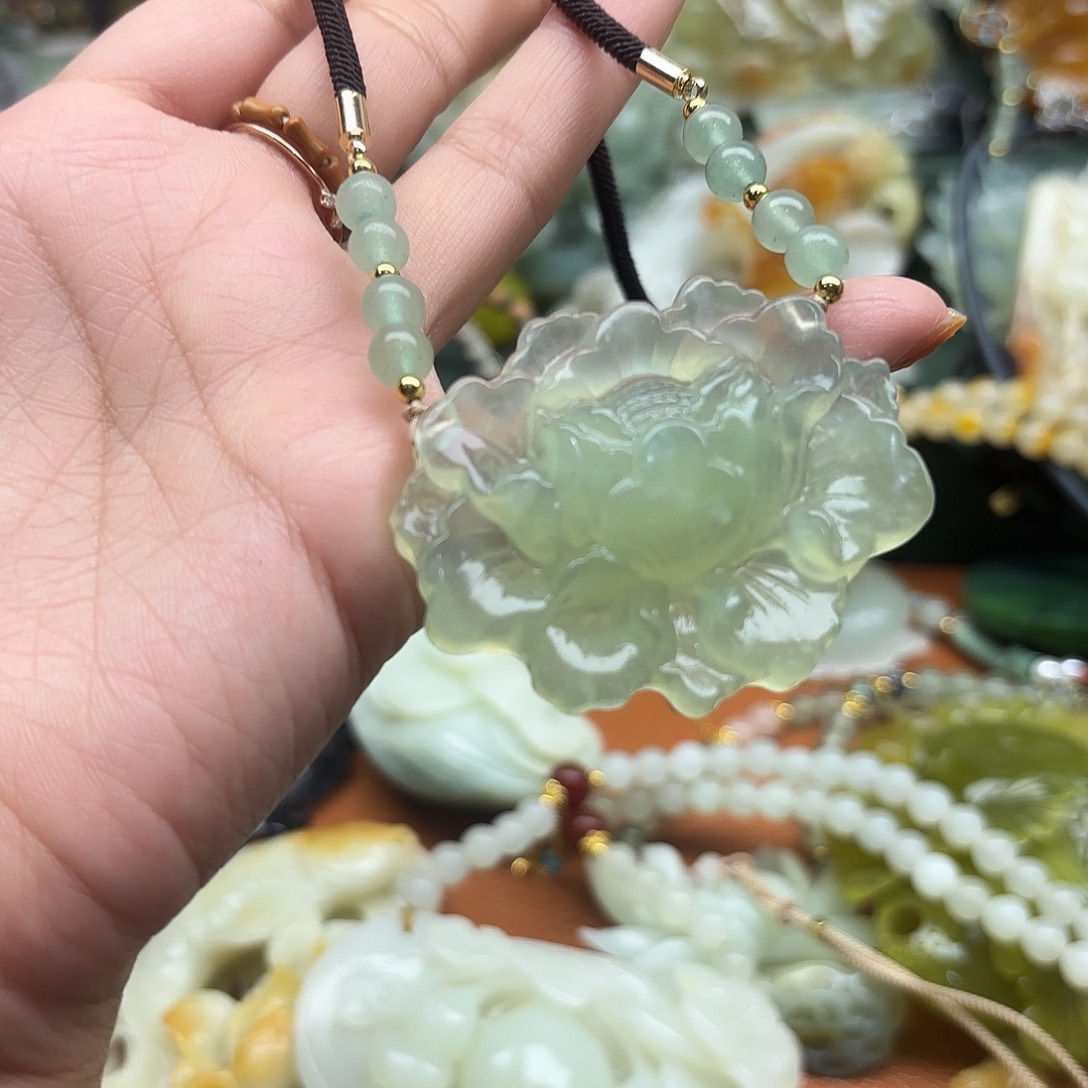 蛇纹石玉未镶嵌吊坠