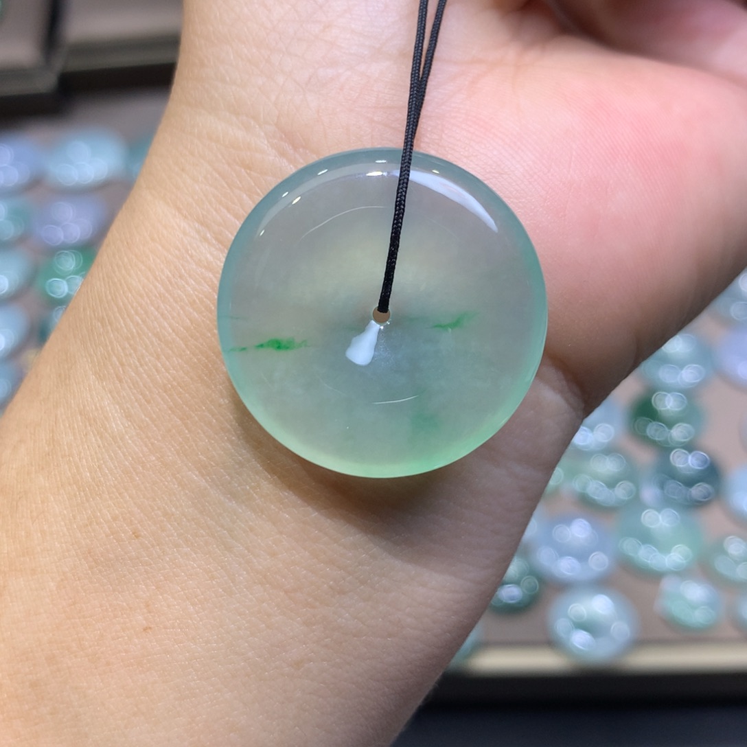 翡翠未镶嵌颈饰平安扣28*5.9