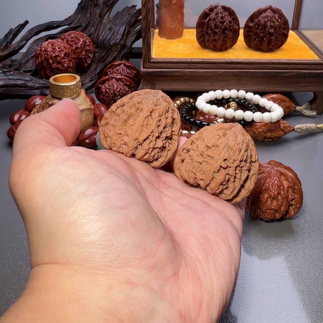 文玩核桃把件42尺寸三角形南疆石