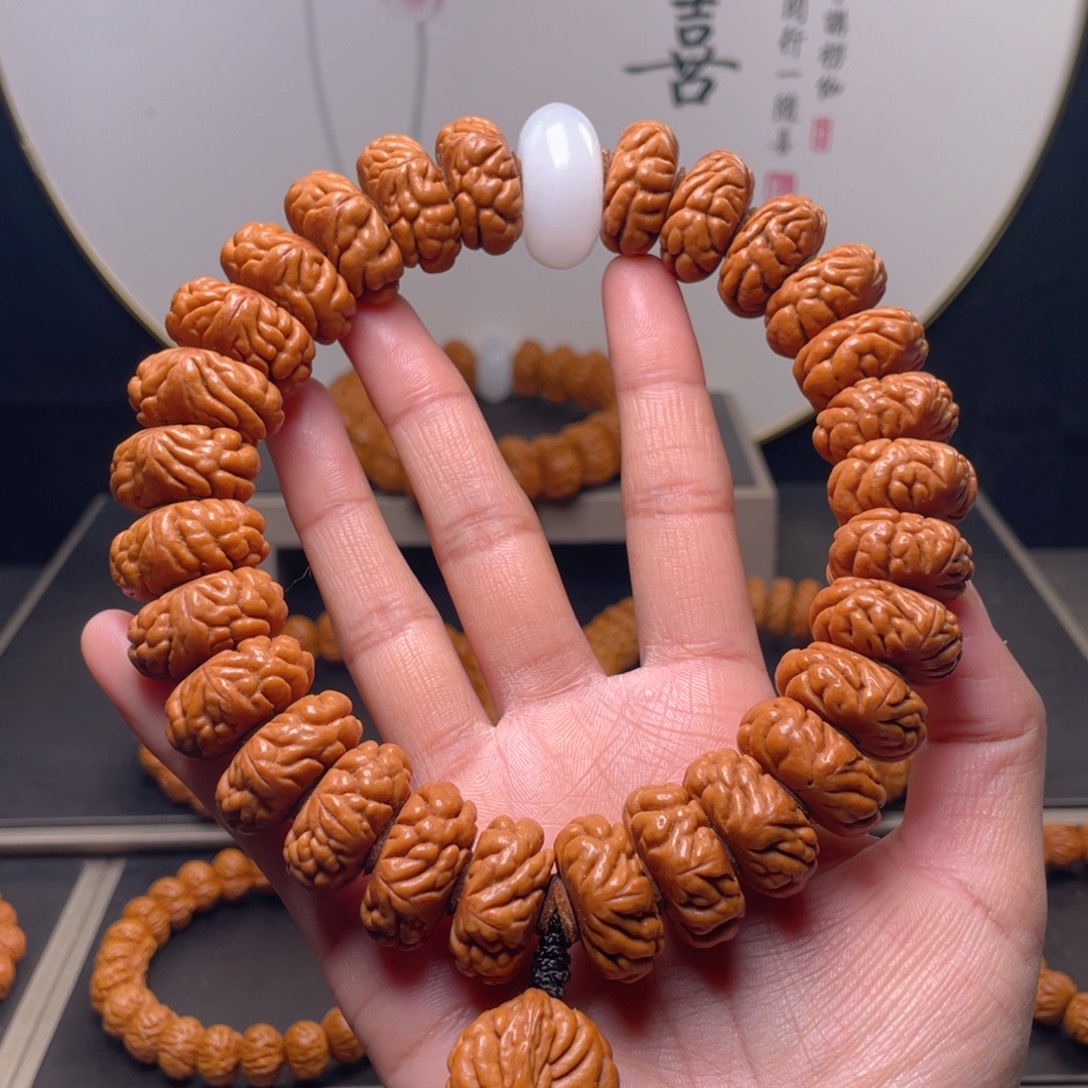 W***•桃核吊坠22尺寸豹子头