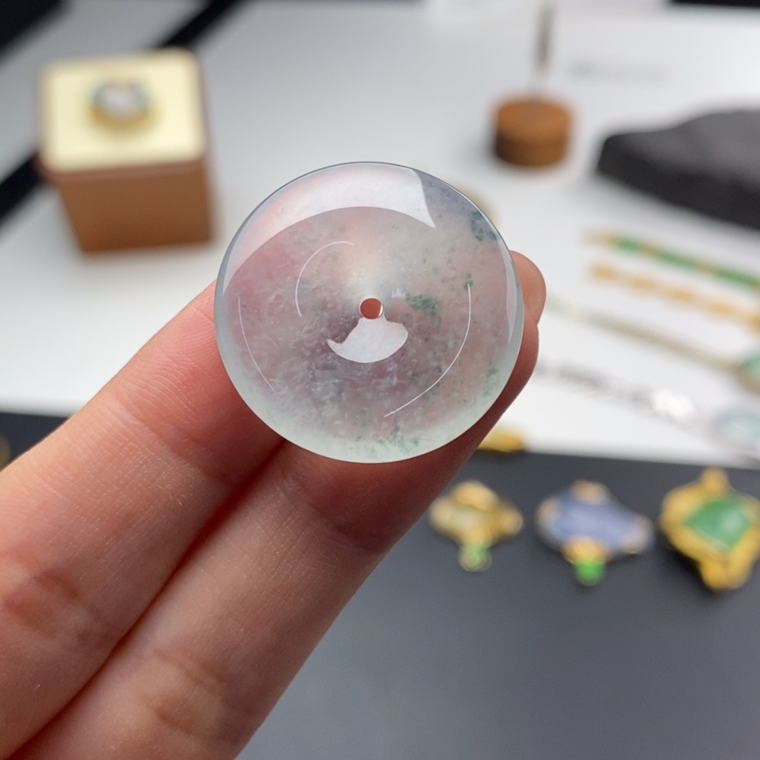 翡翠未镶嵌颈饰冰飘花