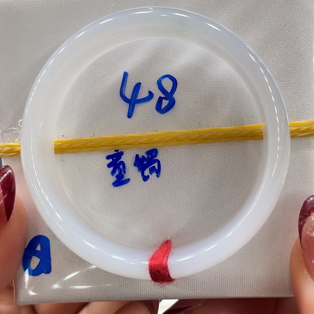 翡翠手镯未镶嵌翡翠手镯