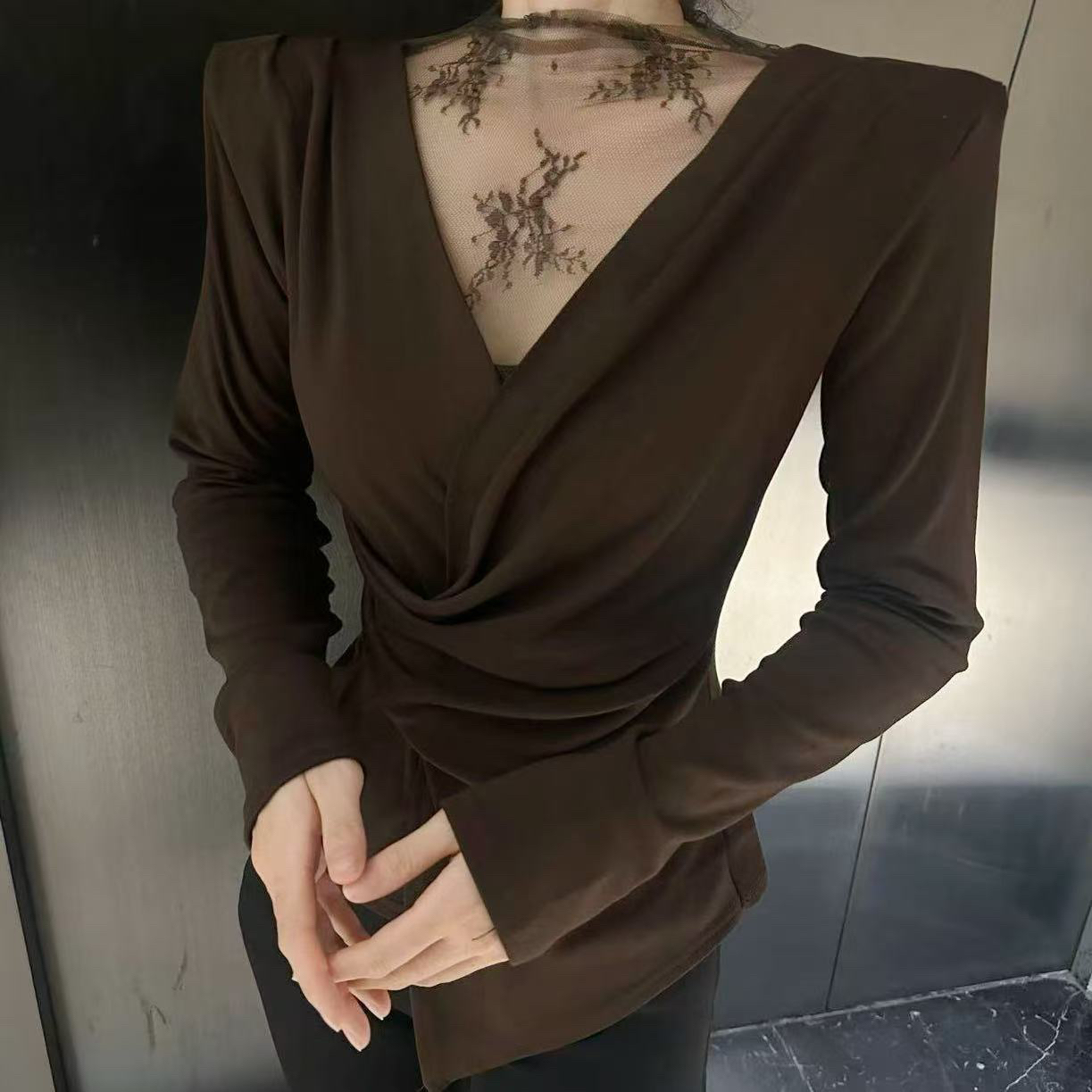 法式极简风不规则T恤女今年流行的爆款女装冬季新款蕾丝打底衫潮
