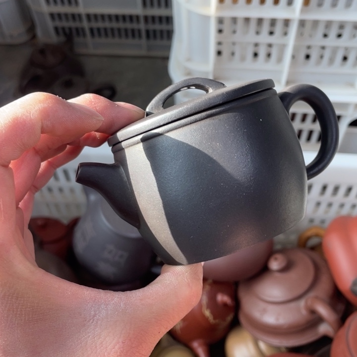 老厂紫砂壶一件。