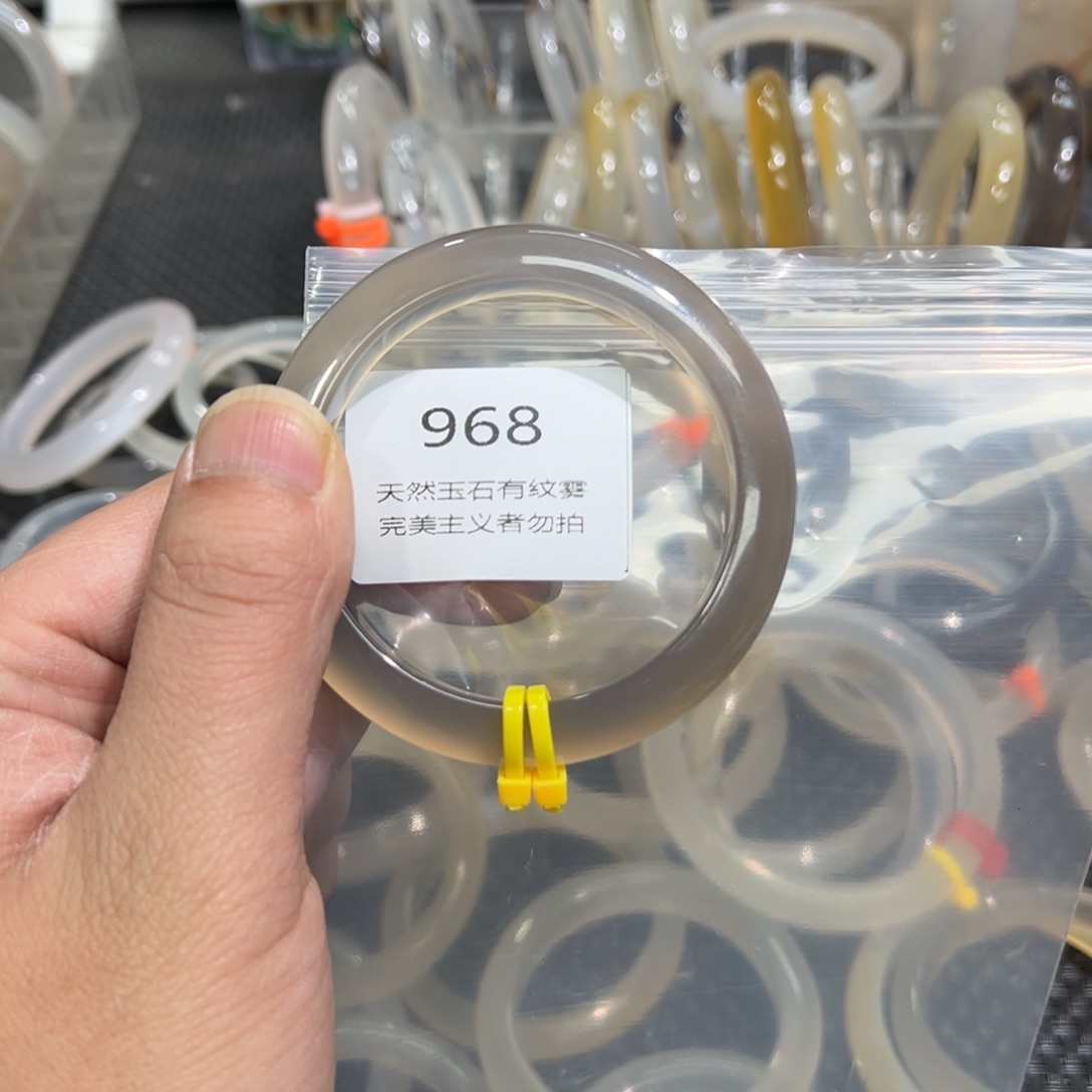 玛瑙/玉髓手镯未镶嵌?*56.4有纹