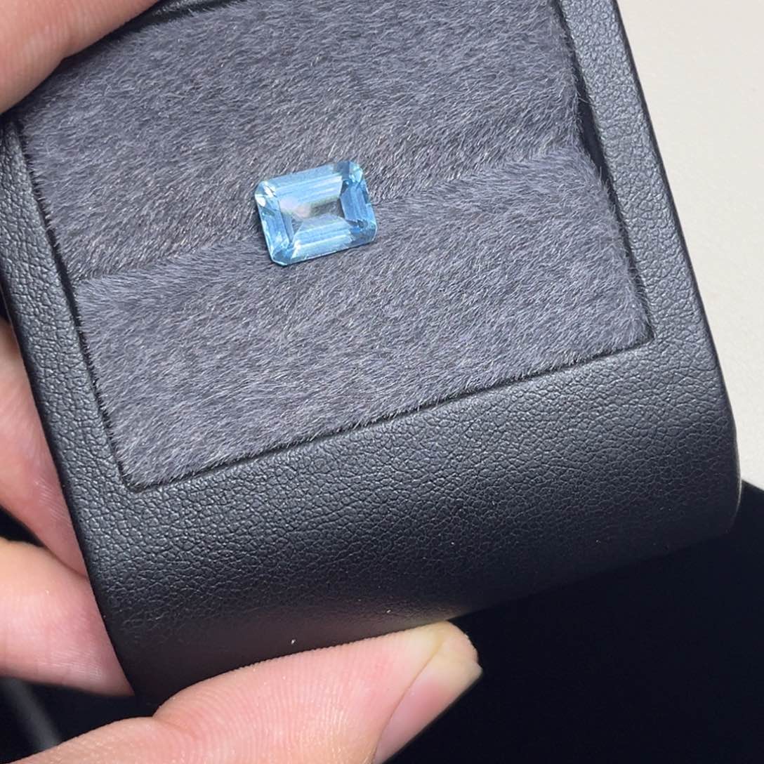 未镶嵌裸石托帕石3克拉