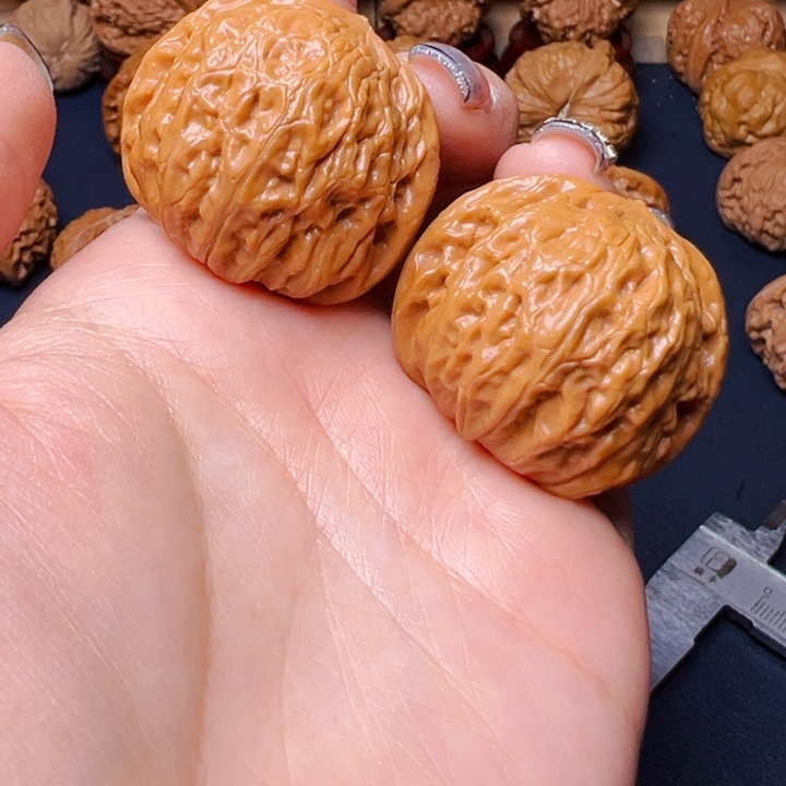 文玩核桃吊坠铁锤38