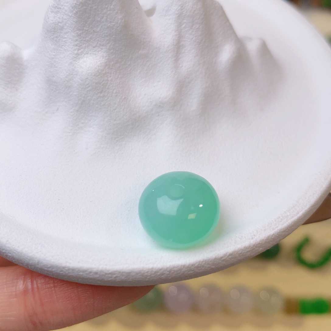 未镶嵌定制翡翠薄荷果绿 12.3*-8.9* m