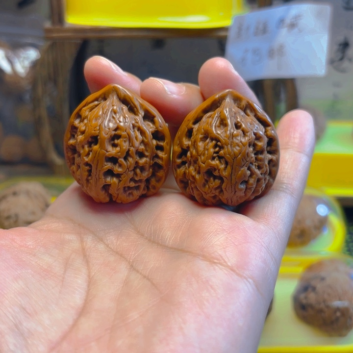 文玩核桃吊坠水龙纹